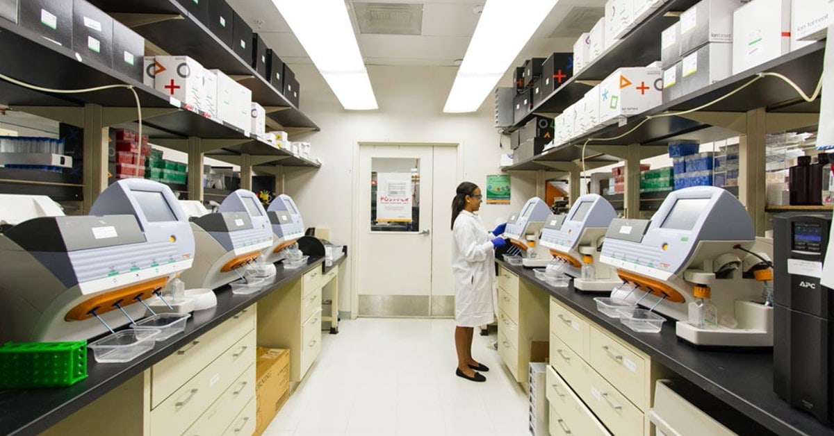 Ergonomic Lab Benches for a Multitude of Work Environments LabTech