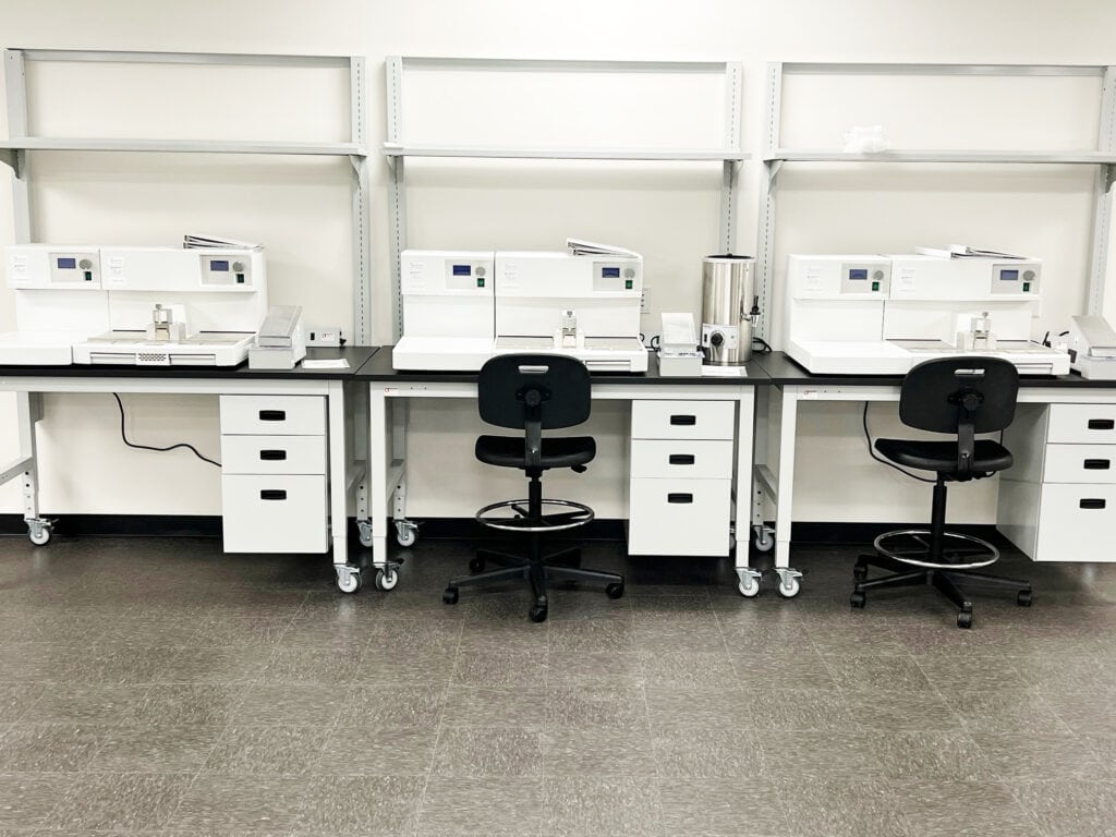 HighQuality Lab Bench and Lab Workstation for Industrial Use