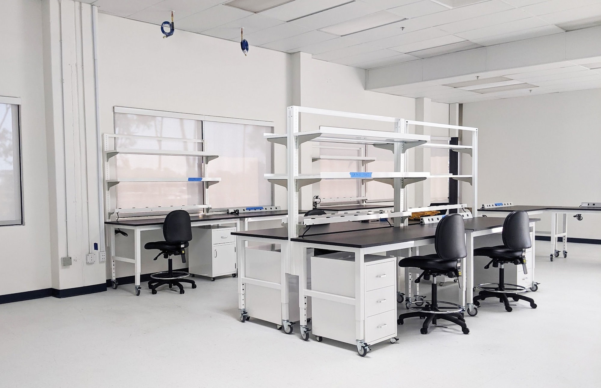 Advantages of Modular Laboratory Furniture - LabTech